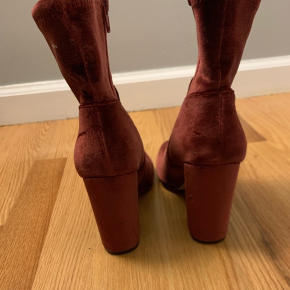 Red Velvet booties - Picture 6 of 8